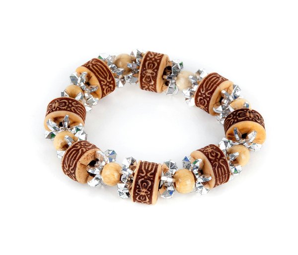 Bijoux en bois : le bois comme matière pour créer des bijoux